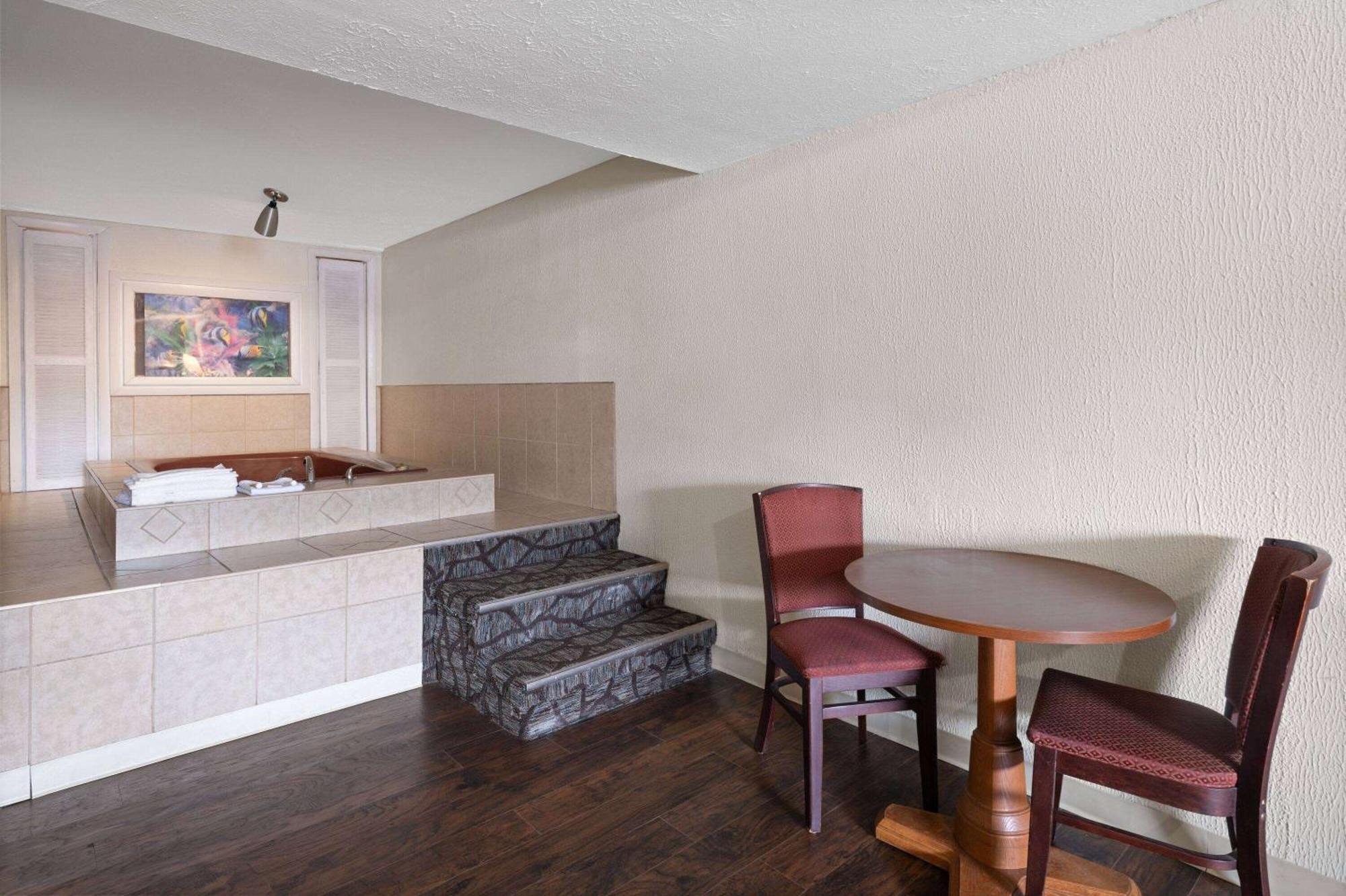 Super 8 By Wyndham Youngstown Girard Ngoại thất bức ảnh